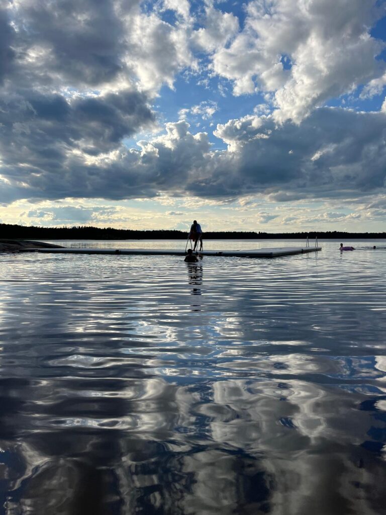 Abenddämmerung Schwede am See