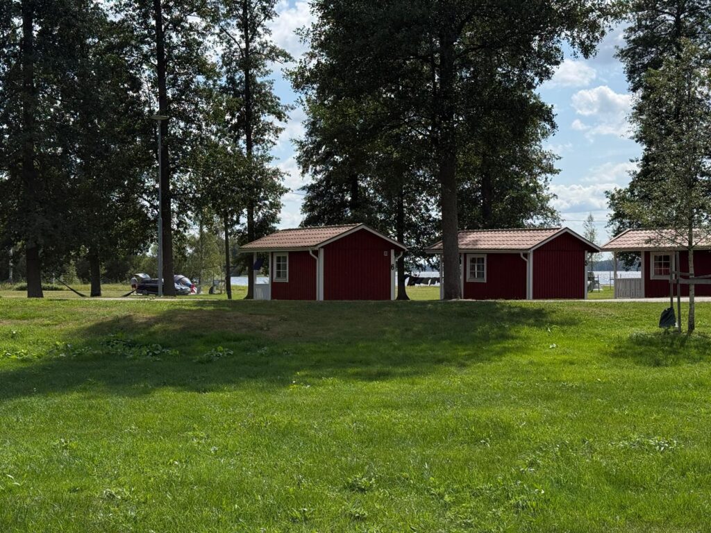 Schwedenhütte am See